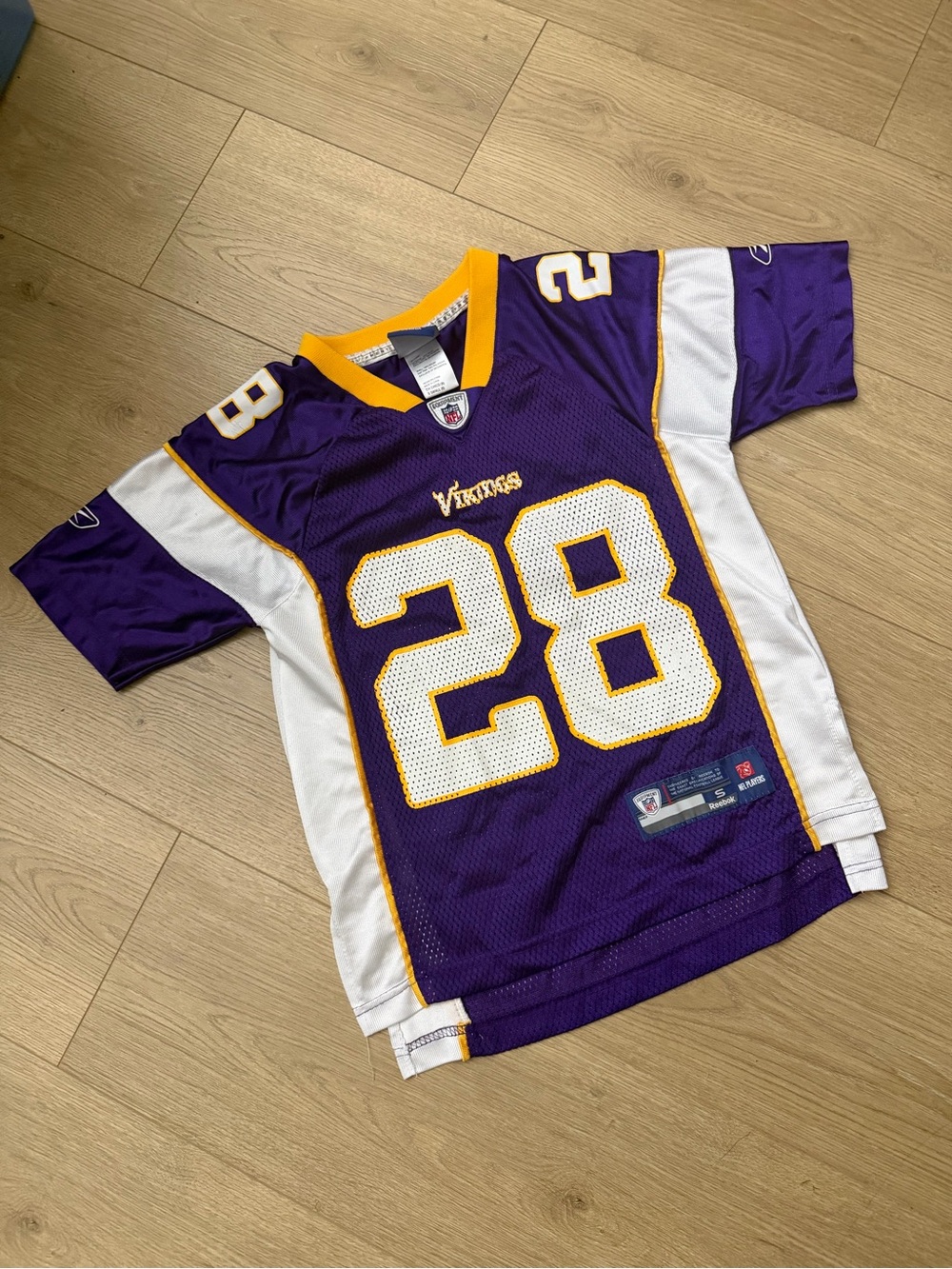 Minnesota Vikings #28 Purple Football Jersey size small (8) kids